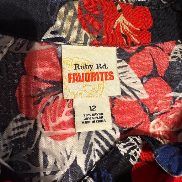 Vintage Red White Blue floral button down blouse - Picture 10 of 10